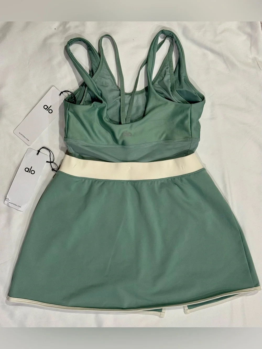 NWT Alo Yoga Airlift Bra Airbrush Streamlined Skirt Set Botanical Green Small